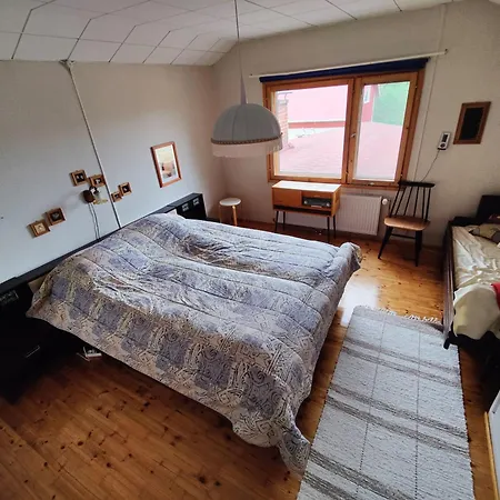 Dom wakacyjny Authentic Arctic By The River *